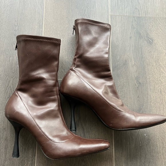 Brown heeled boots - Picture 4 of 4